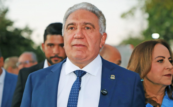 Governador em exercício suspende contrato de avião de R$ 20 milhões para cortar gastos